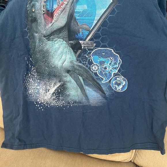 Jurassic World Blue Graphic T-Shirt Isla Nublar Lagoon Universal Studios XL GUC - Picture 11 of 17